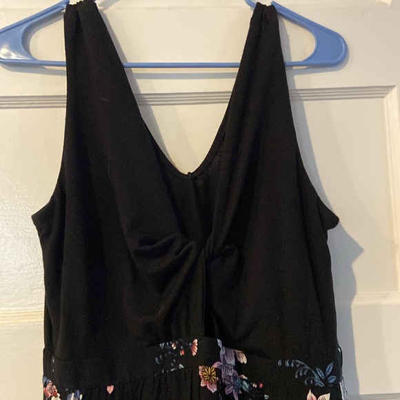 I am selling a black romper with flowers. It’s a US Large - Picture 3 of 4